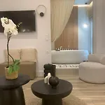 Khroma Luxury 4 Front *