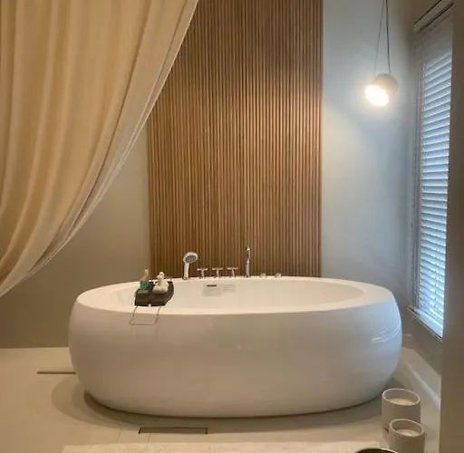 Khroma Luxury 4 Front *